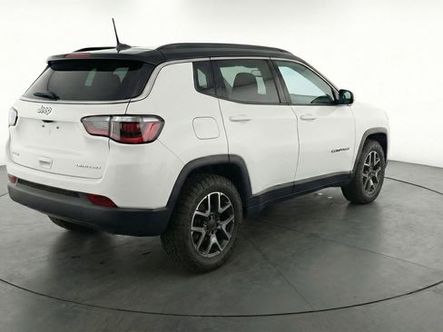 Used 2025 Jeep Compass Trailhawk AWD/4WD image 9