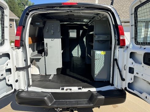 Used 2015 Chevrolet Express 2500 RWD image 28