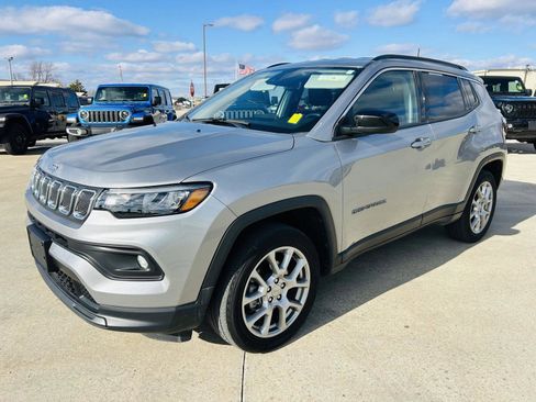 Used 2022 Jeep Compass Latitude image 30