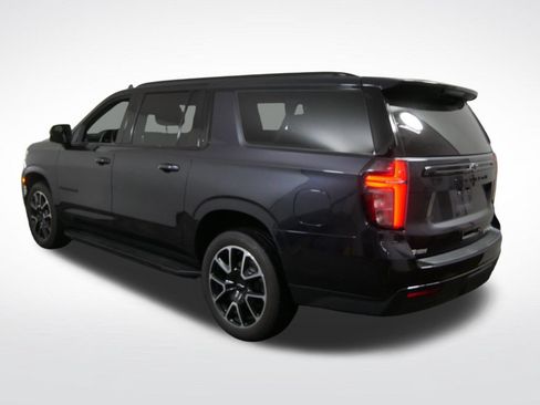 Used 2023 Chevrolet Suburban RST w/ Luxury Package AWD/4WD image 7