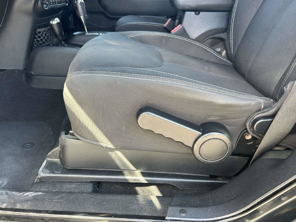 Used 2015 Jeep Wrangler Sahara w/ Connectivity Group AWD/4WD image 16