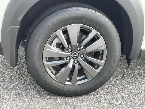 Used 2024 Nissan Pathfinder S image 7