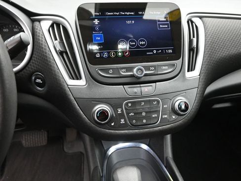Used 2024 Chevrolet Malibu LT image 15