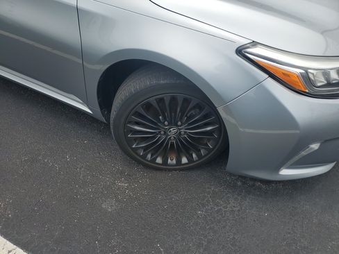 Used 2018 Toyota Avalon Touring FWD image 2