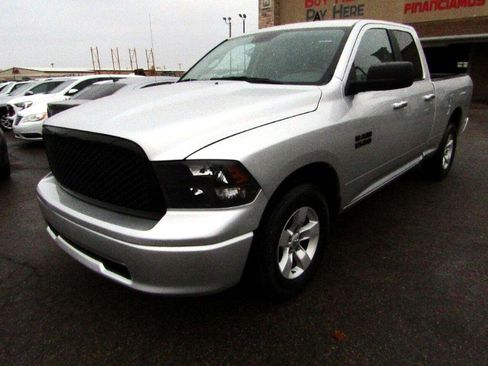 Used 2018 RAM 1500 Classic SLT image 2