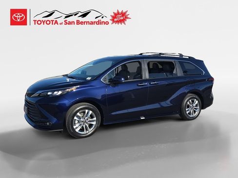 New 2026 Toyota Sienna XLE image 1