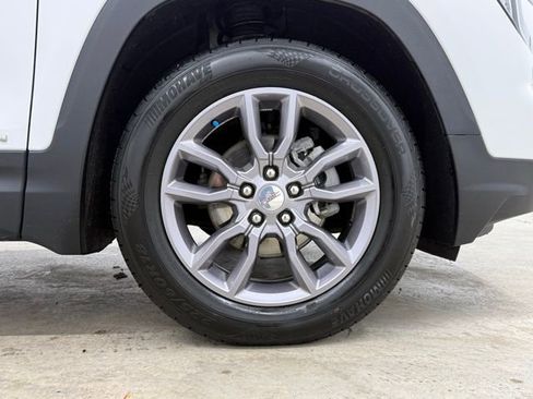 Used 2023 GMC Terrain SLT image 12