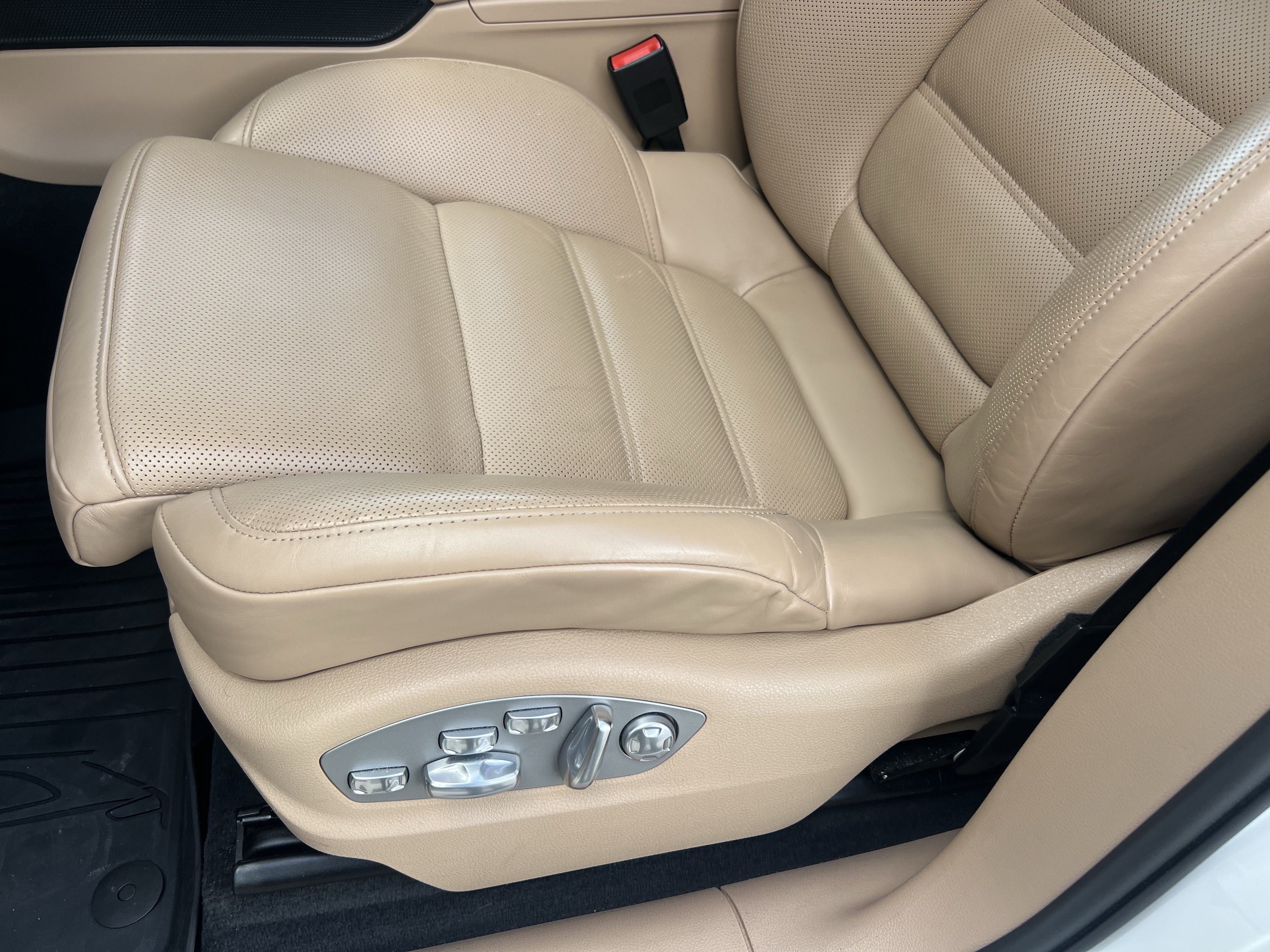 Used 2023 Porsche Macan AWD/4WD image 18