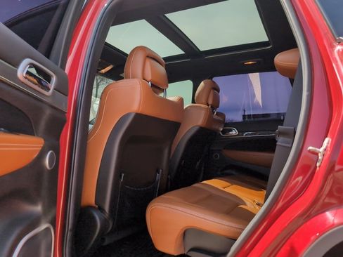 Used 2014 Jeep Grand Cherokee SRT8 w/ Luxury Group II AWD/4WD image 17