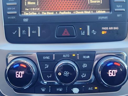 Used 2015 GMC Acadia SLT image 36