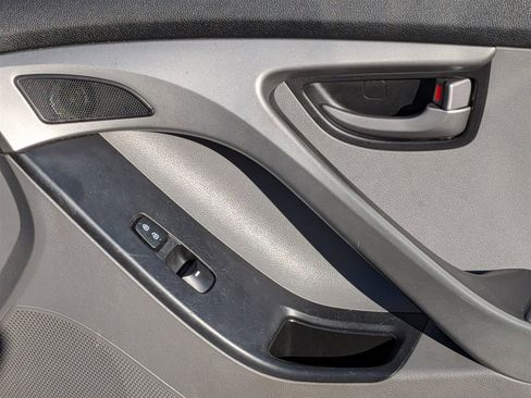 Used 2015 Hyundai Elantra SE image 26