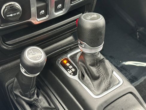 Used 2022 Jeep Wrangler Sport S image 31