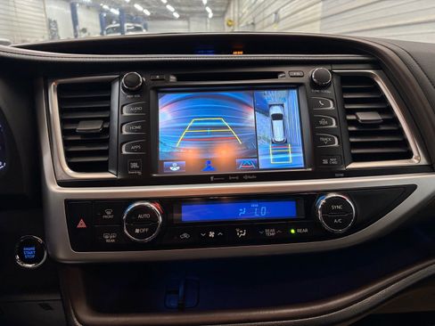 Used 2018 Toyota Highlander Limited Platinum image 19