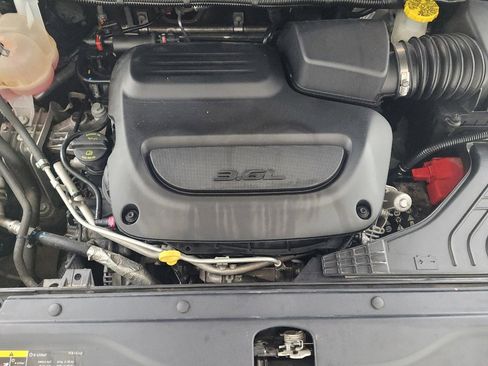 Used 2024 Chrysler Voyager LX FWD image 30
