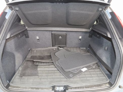 Used 2020 Volvo XC40 T5 R-Design image 48