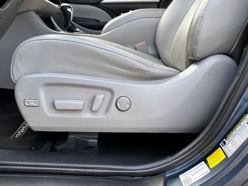 Used 2019 Toyota Highlander XLE FWD image 14