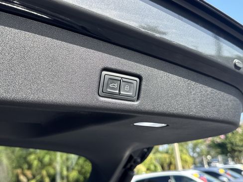 Used 2025 Audi Q5 Prestige AWD/4WD image 11