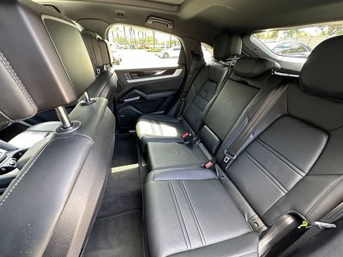 Certified 2024 Porsche Cayenne Coupe AWD/4WD image 41