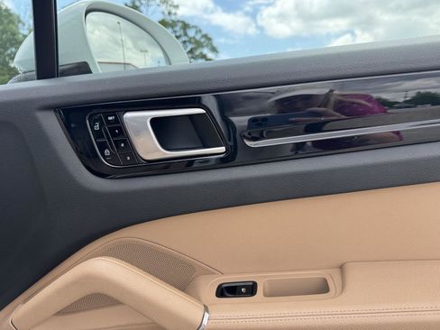 Used 2020 Porsche Cayenne image 28