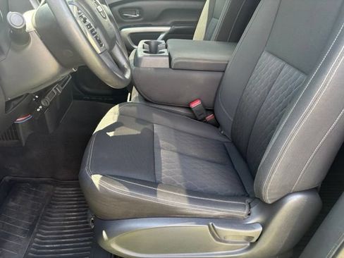 Used 2017 Nissan Titan SV AWD/4WD image 9