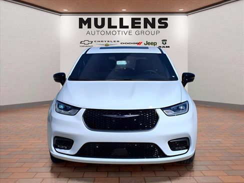 New 2026 Chrysler Pacifica Select image 2