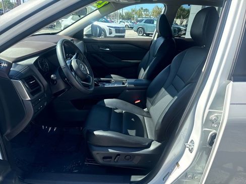 Used 2023 Nissan Rogue SV w/ SV Premium B Package image 10