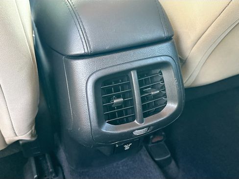 Used 2017 Jeep Cherokee Latitude image 24