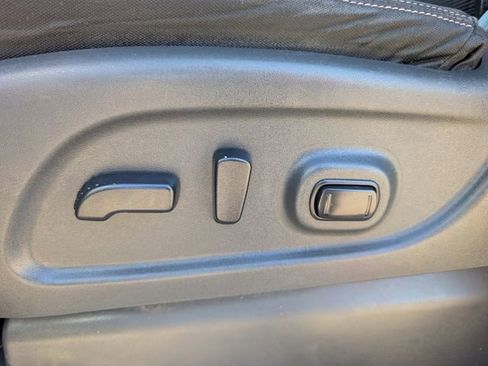 Used 2018 Nissan Titan SV w/ SV Convenience Package image 24