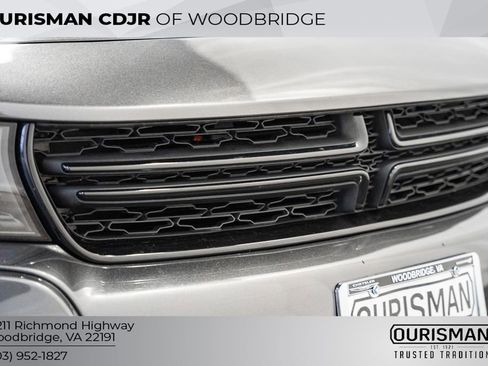 Used 2019 Dodge Charger SXT w/ Leather Interior Group image 9