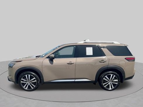 Certified 2025 Nissan Pathfinder Platinum w/ Cargo Package AWD/4WD image 7