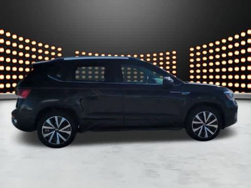 Used 2024 Volkswagen Taos SE image 9