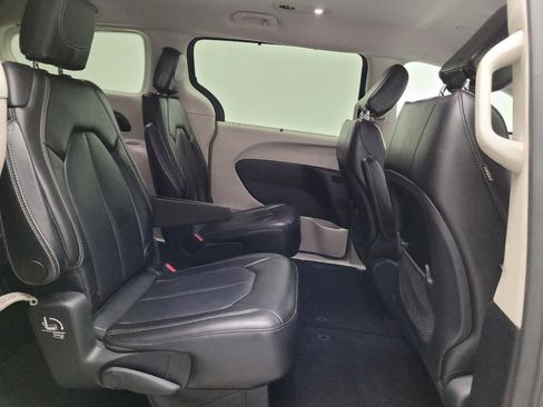 Used 2021 Chrysler Voyager Lxi FWD image 19