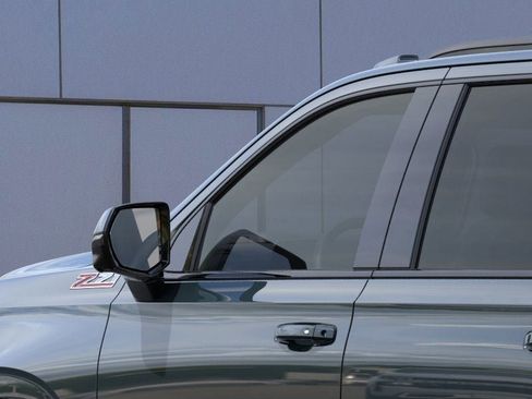 New 2026 Chevrolet Suburban Z71 image 12