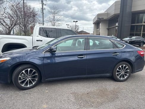 Used 2016 Toyota Avalon XLE Premium image 3