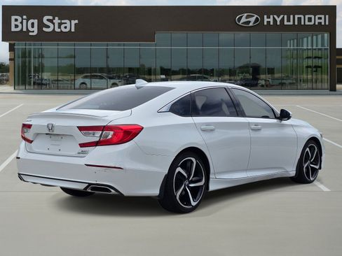 Used 2018 Honda Accord Sport image 4