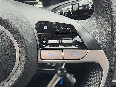 Certified 2023 Hyundai Elantra SE image 18