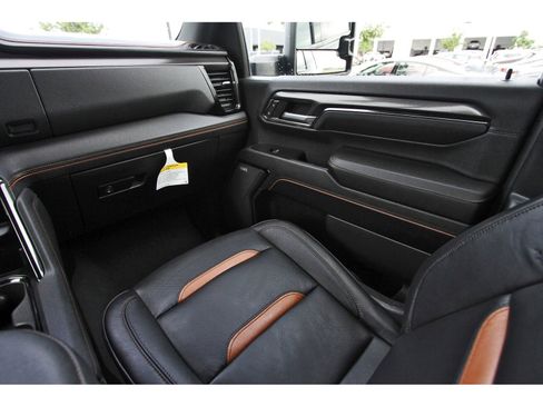 Used 2024 GMC Sierra 2500 AT4 w/ AT4 Premium Plus Package AWD/4WD image 13