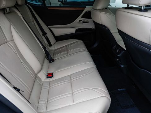 Used 2025 Lexus ES 300h w/ Accessory Package (Z2) FWD image 18