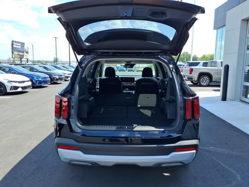 Certified 2026 Kia Sorento LX FWD image 6