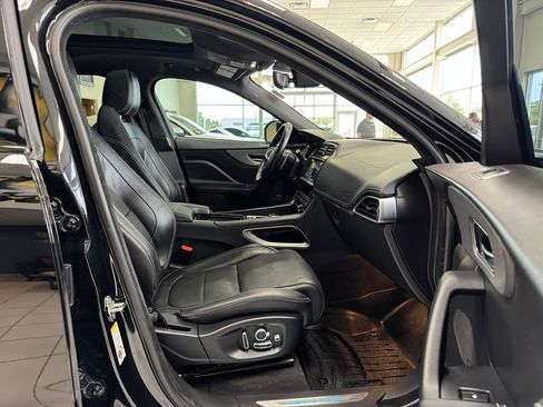 Used 2019 Jaguar F-PACE S image 16