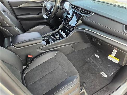 New 2025 Jeep Grand Cherokee L Altitude image 15