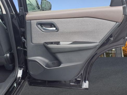 Used 2021 Nissan Rogue SV AWD/4WD image 11