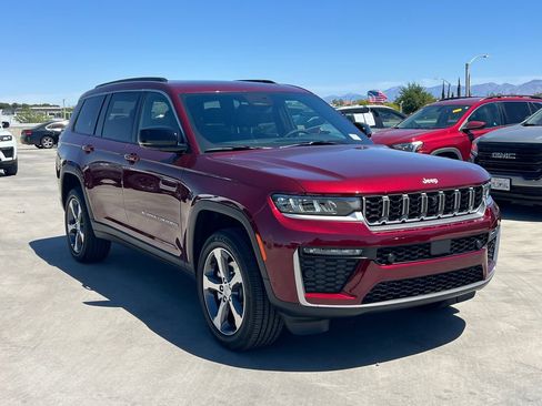 New 2026 Jeep Grand Cherokee L Limited w/ Luxury Tech Group II AWD/4WD image 8
