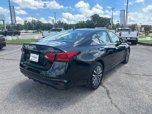 Used 2024 Nissan Altima 2.5 SV FWD image 3