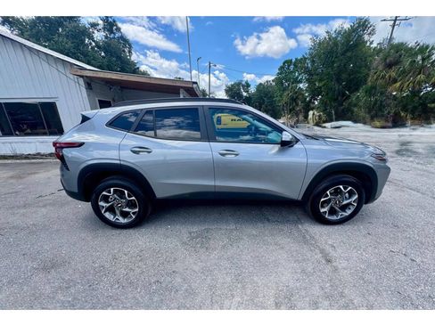 Used 2025 Chevrolet Trax LT FWD image 7