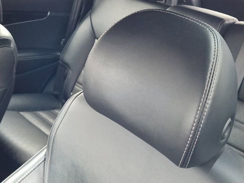 Used 2018 Kia Sorento SX image 14