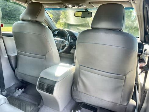 Used 2012 Toyota Camry XLE w/ Leather Pkg FWD image 13