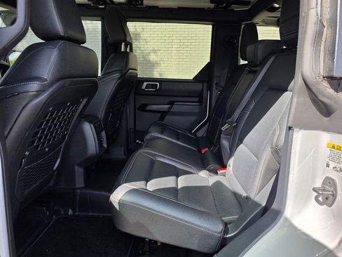 Used 2025 Ford Bronco Badlands image 32