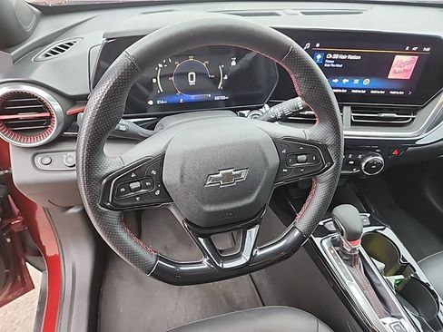 Certified 2024 Chevrolet Trax RS FWD image 9
