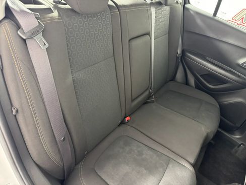 Used 2018 Chevrolet Trax LS AWD/4WD image 32